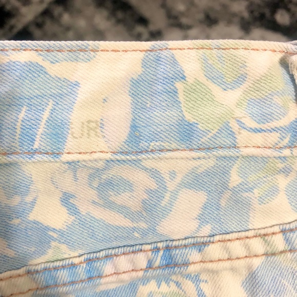 Current/Elliott The Boyfriend Short in 'Blue Rose' - Picture 8 of 16